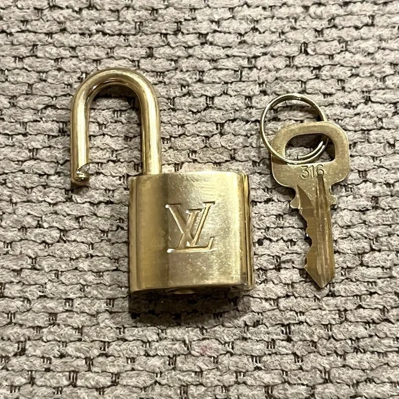 Authentic Louis Vuitton Lock and Key Travel Bag Accessory Shoulder Bag Lock - Picture 4 of 5